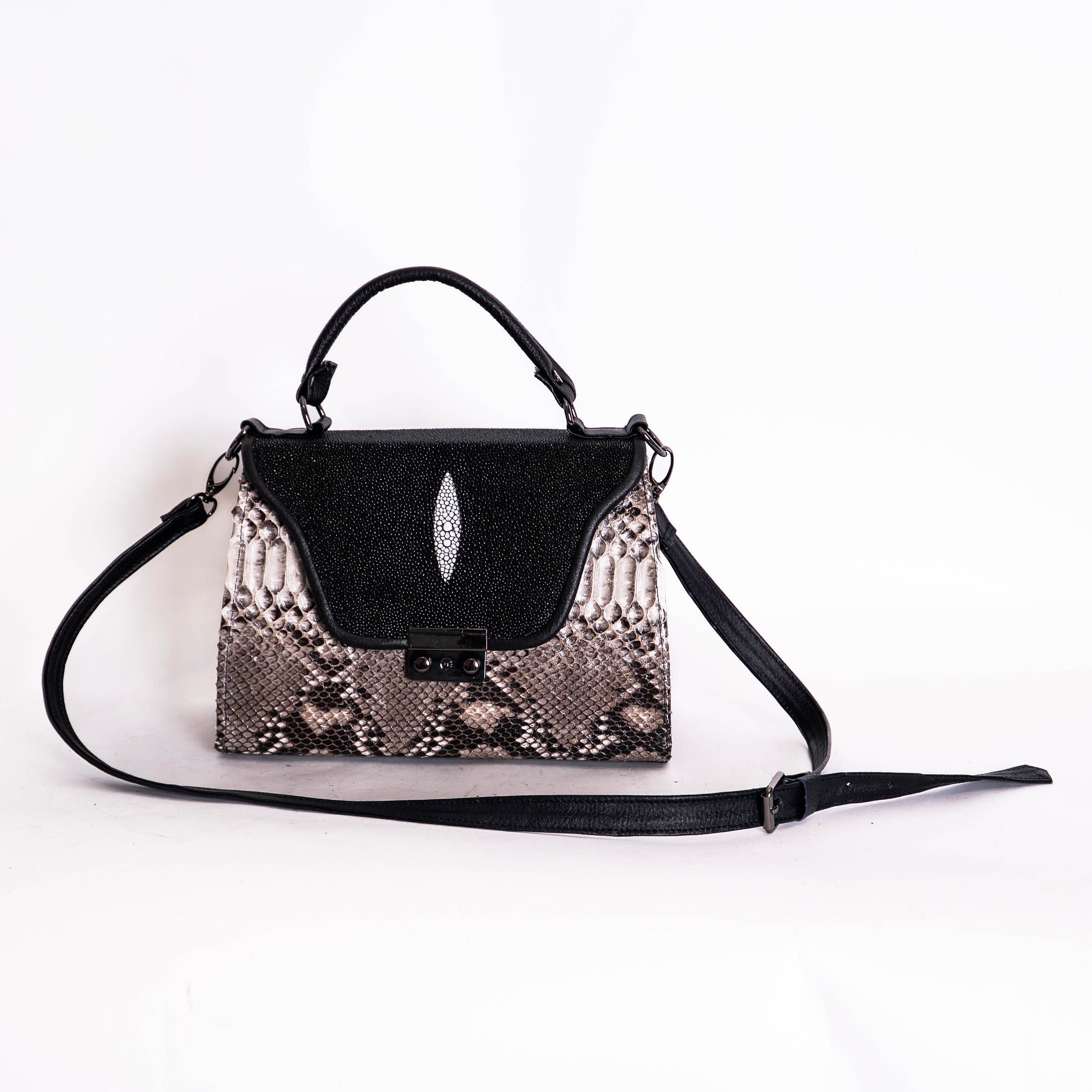 Fátima Mantarraya / Python