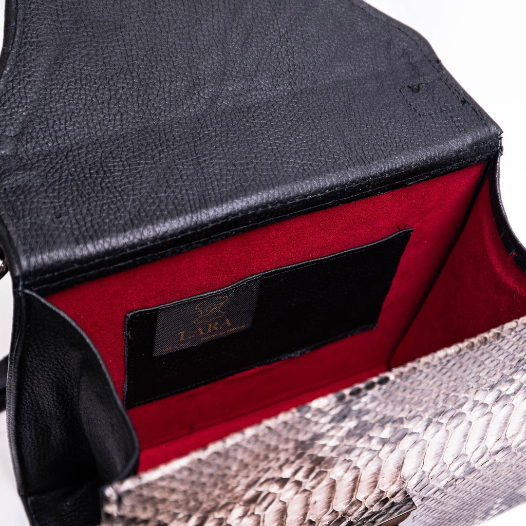 Fátima Mantarraya / Python